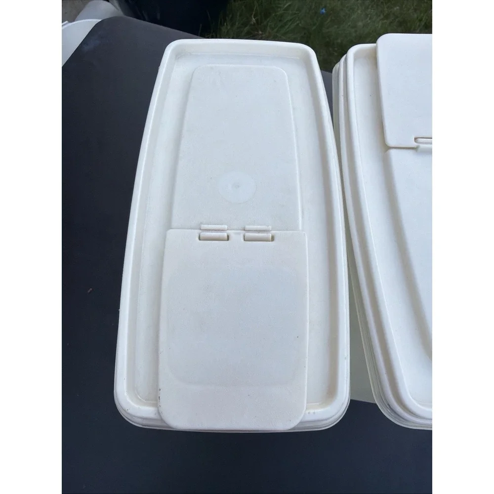 2 Rubbermaid Servin Saver Food Cereal Storage Containers Almond Lids 1.3 Gal